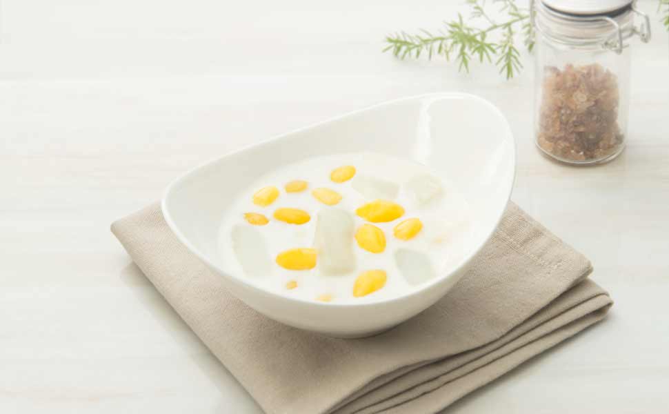 Hot Ginkgo Nut with Young Coconut in Fresh Milk