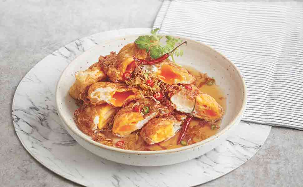 Fried Eggs w/ Caramelized Crisp Shallots