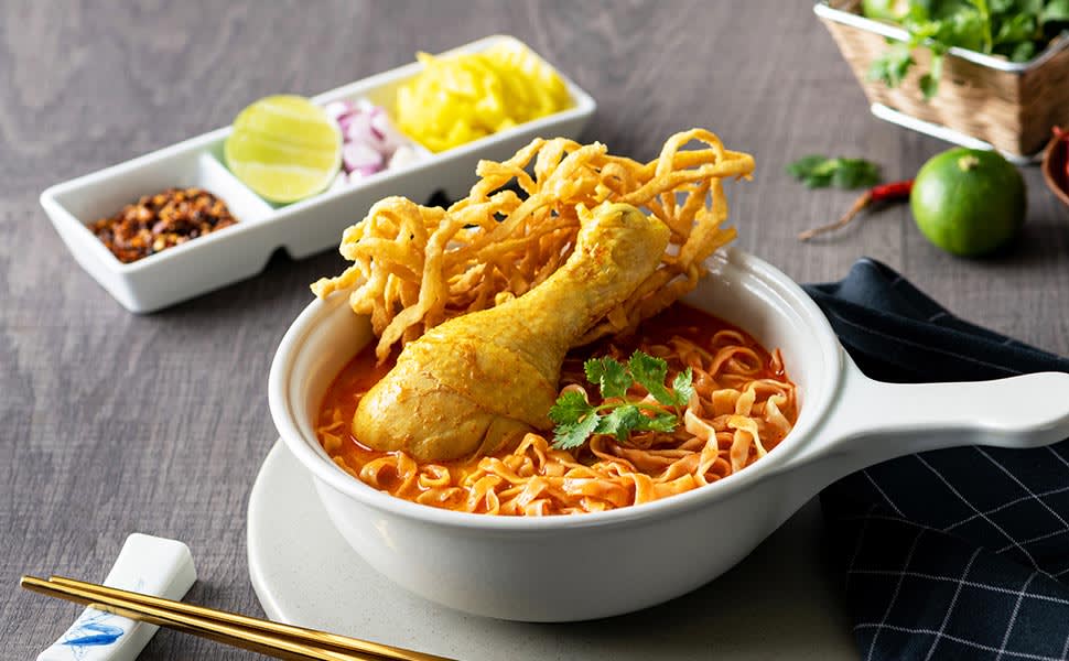 Northern Style Curry Noodle w/ Chicken Drumstick