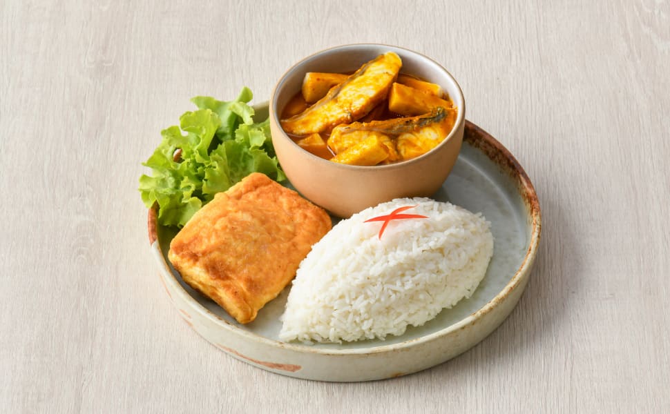Omelet on Rice-Seabass Yellow Curry w/ Young Coconut Shoot