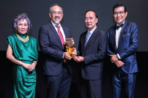 คุณวิทูร ศิลาอ่อน รับมอบรางวัลสุดยอดแบรนด์ “Top Influential Brand 2024”