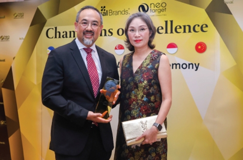 คุณวิทูร ศิลาอ่อน รับมอบรางวัลสุดยอดแบรนด์ “Top Influential Brand 2024”